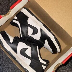 Nike Women's Black and White Trainers